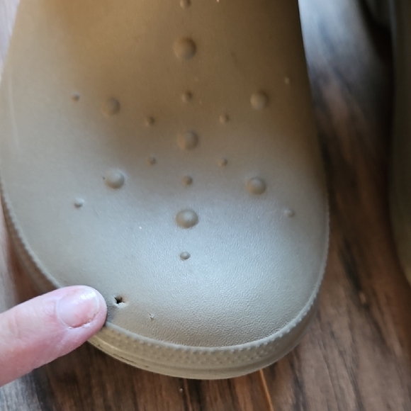 CROCS Women's Beige Fleece-Lined Clogs Shoes - Picture 3 of 15